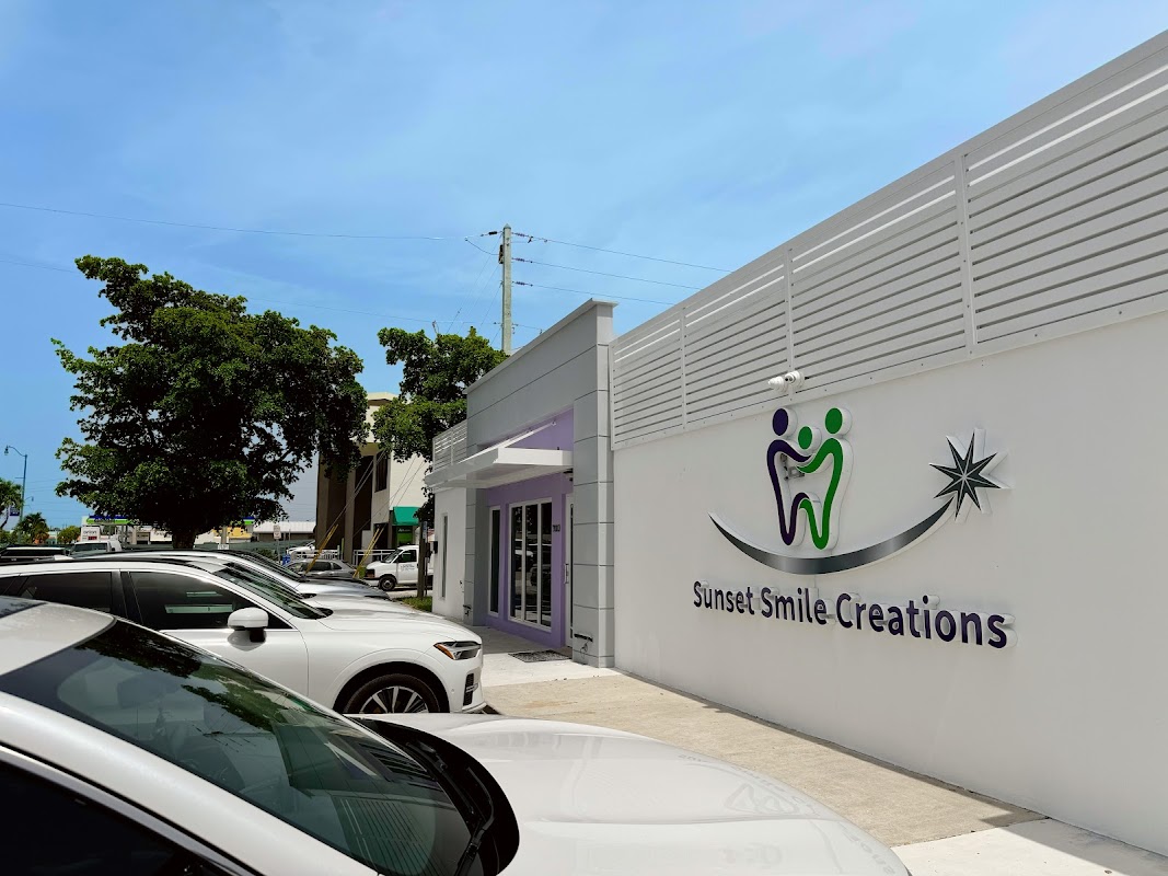 Sunset Smile Creations - Calle Ocho