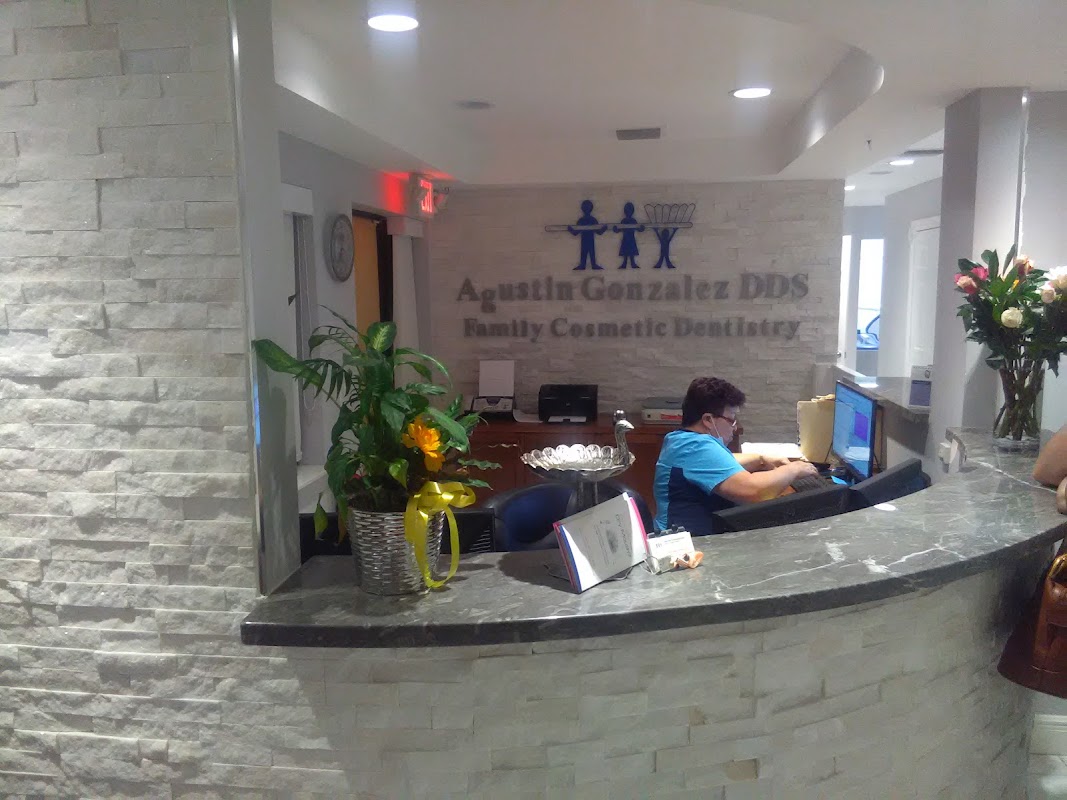 Dr Agustin Gonzalez